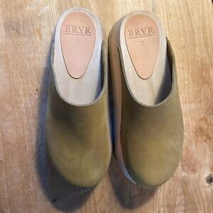 Bryr Chonks in Kelp Size 37 or 7 US